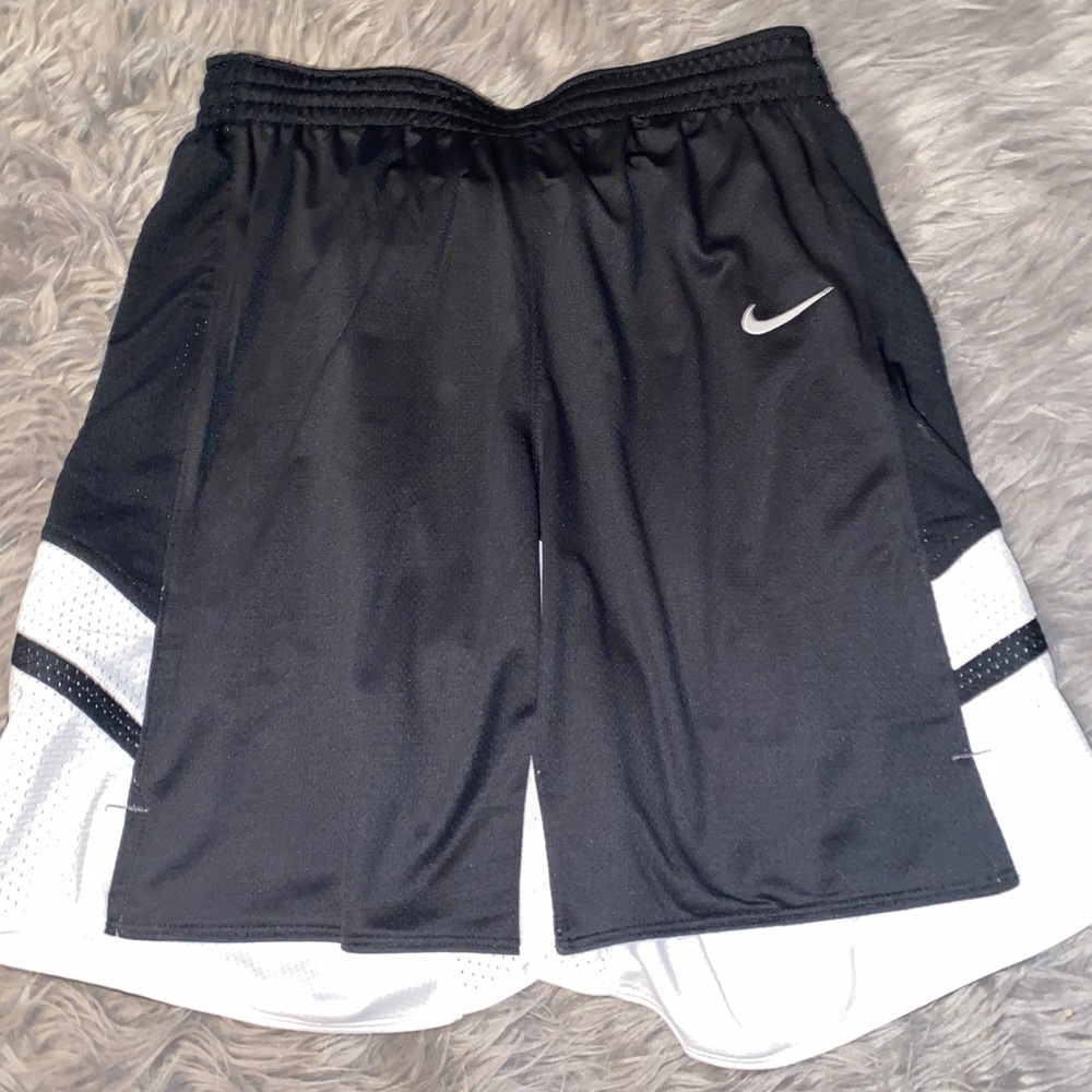 Men’s Nike reversible basketball shorts